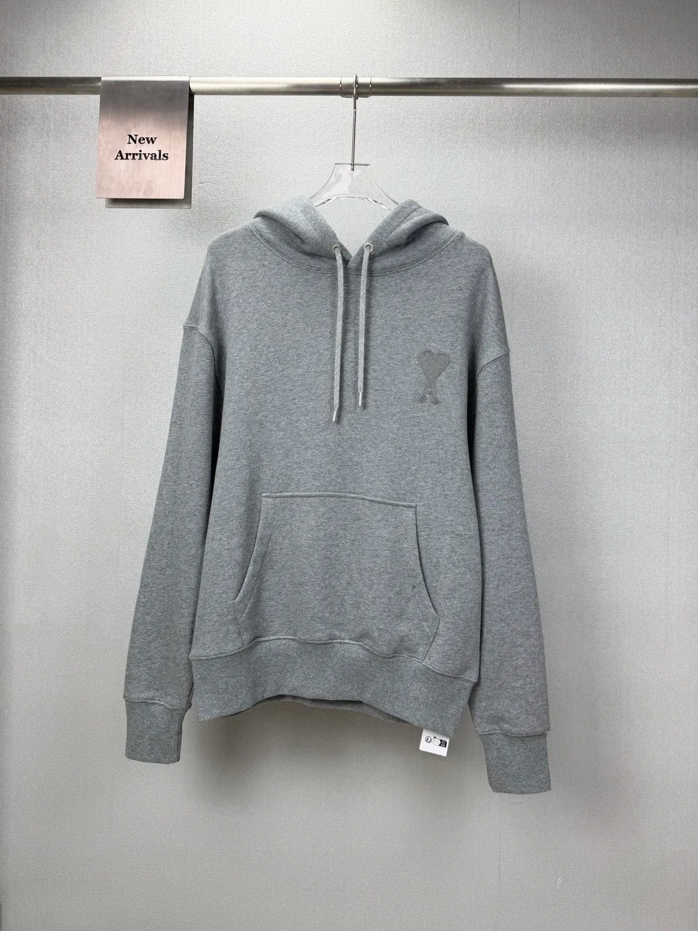 (top version) Ami 2026 New Arrival chest embroidery🪡Love logo couple style hooded sweatshirt 🔥High version🔥High version🔥 Original fabric Digital direct printing technology Internet celebrity Same Style High version High Quality😘😘 The fabric is made of 430g double-ply large terry fabric. It feels very comfortable, fashionable and individual. Super Versatile, a good-looking sweatshirt Very suitable for both men and women. A must-have item for everyone. Packaging, tag, collar label, washed wheat, complete👍 Color: Black, Gray Size: S-XL